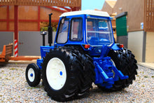 Load image into Gallery viewer, Britians Ford 7600 With Duel Rear Wheels 43371