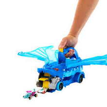 Load image into Gallery viewer, Hot Wheels City Ultimate Dual Dragon Transporter Playset