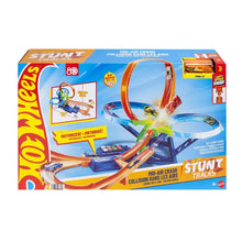 Load image into Gallery viewer, Hot Wheels Stunt Tracks Mid-Air Crash Playset
