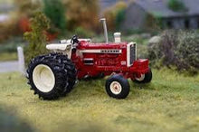 Load image into Gallery viewer, Britains 43412 Case Ih Farmall 1206 Tractor 1:32 Scale
