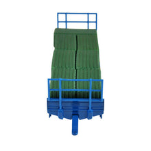 Load image into Gallery viewer, Britains 1:32 Kane Bale Trailer and Bales Set 43218
