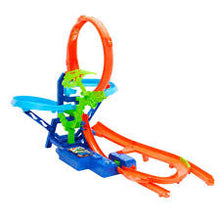 Load image into Gallery viewer, Hot Wheels Stunt Tracks Mid-Air Crash Playset
