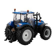 Load image into Gallery viewer, Britains 43400 New Holland T5.120 Utility Tractor 1:32 scale
