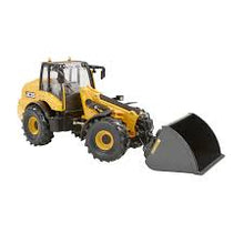 Load image into Gallery viewer, Britains 43372 JCB TM420S Loader 1:32 Scale
